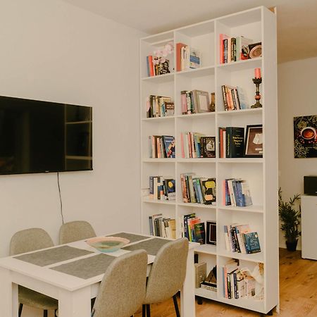 Studio Flat In Heart Of Tiranë Luaran gambar